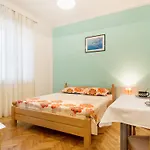 Apartment Apartment Mirela *
