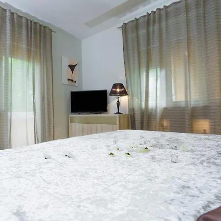 Mirela Appartement *