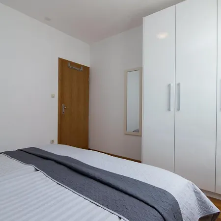 Apartment Apartment Mirela *