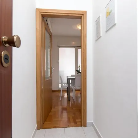 Mirela Appartement *