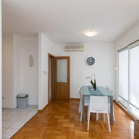 Apartment Mirela Apartment